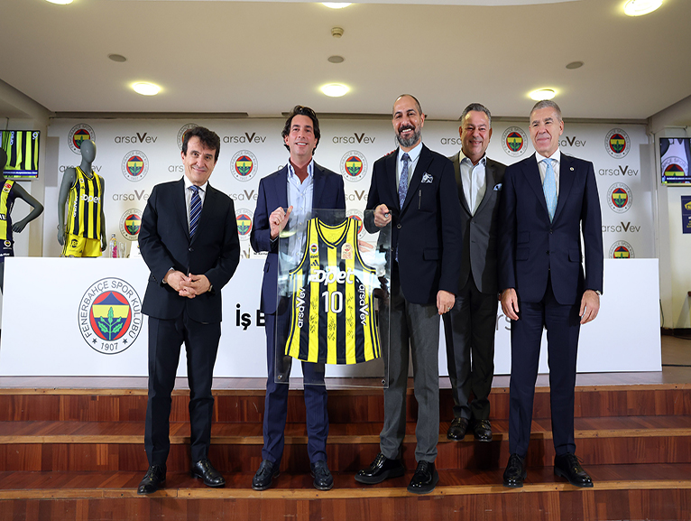 FENERBAHE LE ARSAVEV ARASINDA SPONSORLUK ANLAMASI MZALANDI